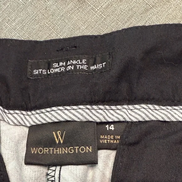 Green Geometric Patterned Pants - Picture 5 of 5